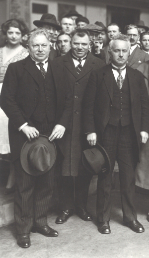 Josef Modlinger mit Ludwig Landmann (li.) und Carl Severing (re.)